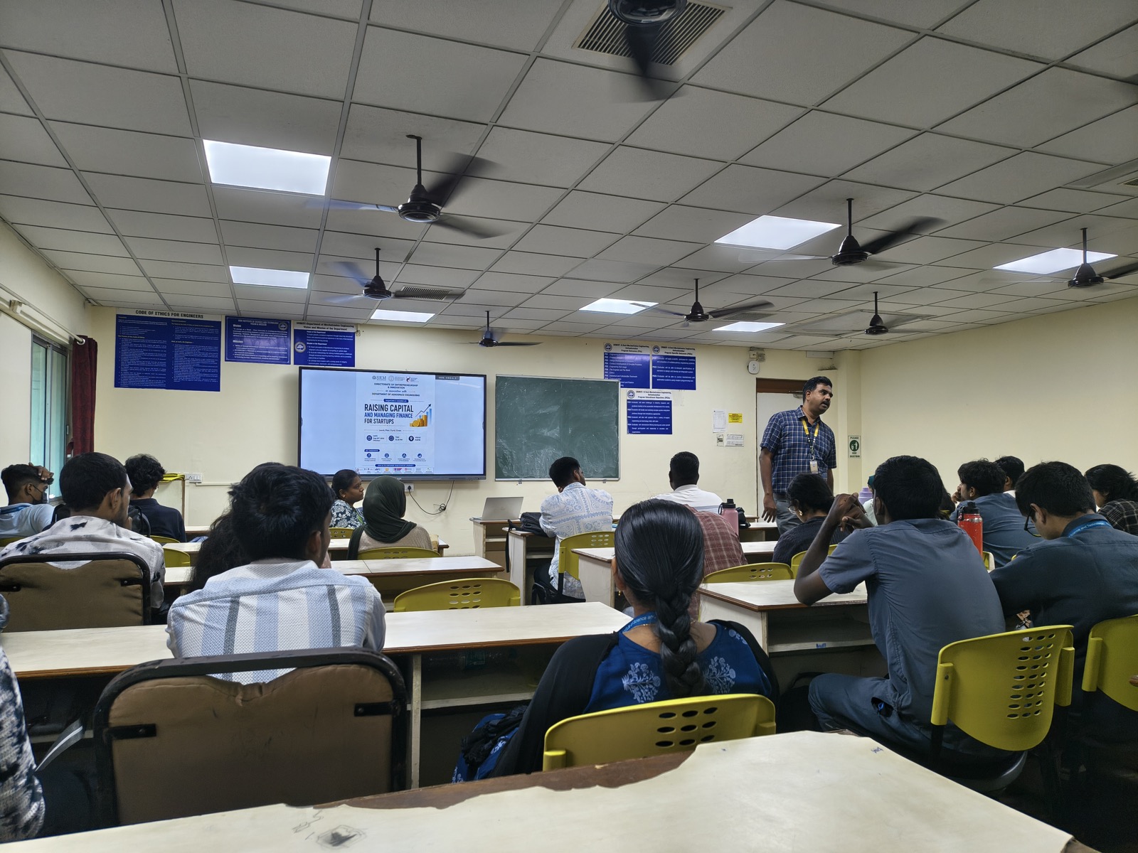 Speaker presenting on the startup funding landscape to students